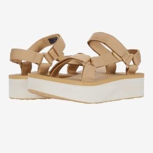 NWOT Teva universal flatform size 10